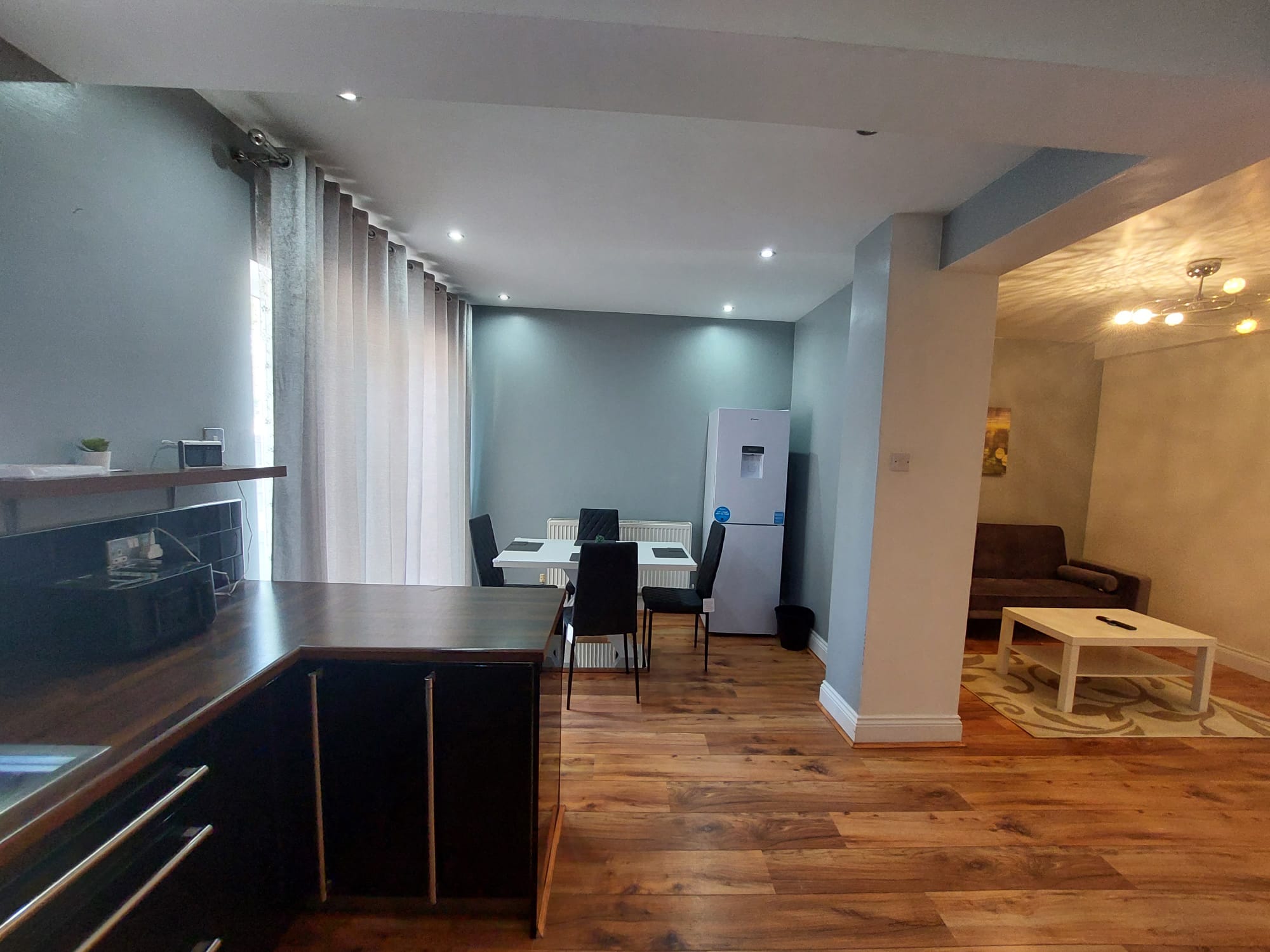 6. Lounge & Dining Area 1